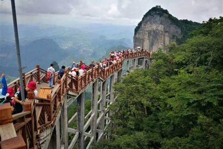 张家界旅游跟团还是自由行？看完这篇你就都懂了