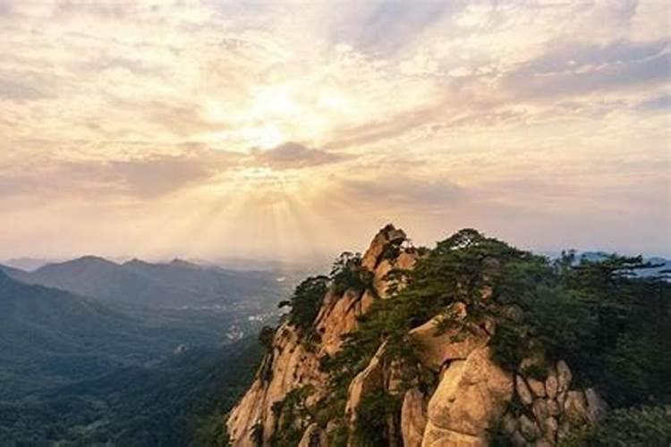 “千山”有“东北明珠”之称，这是一篇千山的旅游攻略