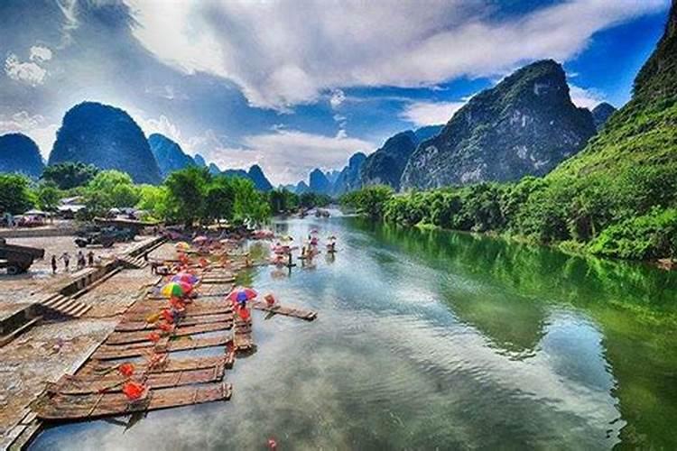 广西到北京旅游大概要多少钱，广西到北京旅游攻略路线最佳路线？