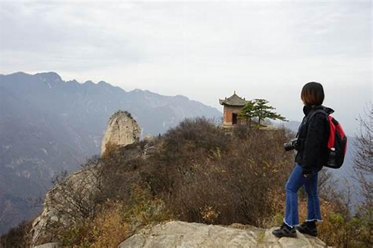 西安冬游秦岭好去处！苔藓碧绿溪流悠悠，山中还隐居着“修行人”