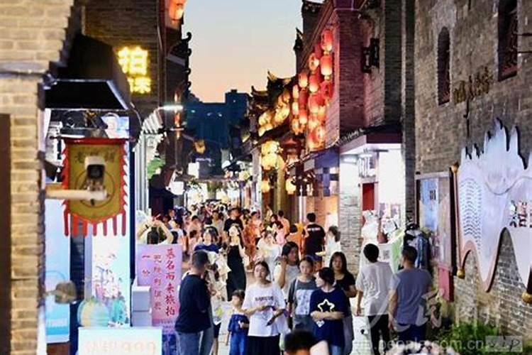 八方来客热情高夜游桂林正火爆