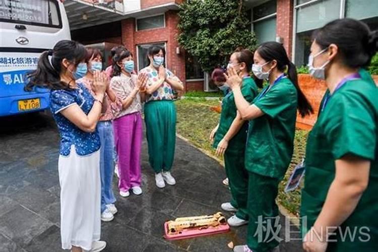 “我们在张家界旅游，却在武汉隔离，给武汉人添麻烦了”