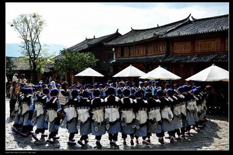 来到丽江旅游，老公差点被纳西族的茶老板“扣留”了