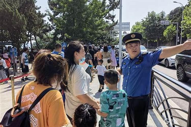 “双向奔赴”！河北保定游客来青突发急症遇上热心肠，直呼“青岛人真好”