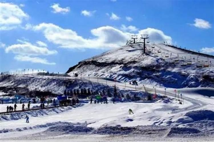 青岛游玩攻略：冬日之旅，藏马山滑雪场的独特魅力！
