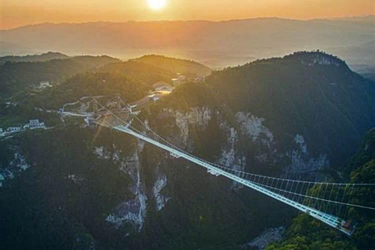 张家界大峡谷玻璃桥解说与详细的旅行游玩攻略