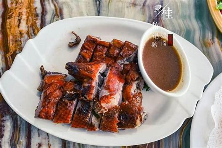 可可春节广西之旅：桂林必打卡的椿记烧鹅，皮酥肉嫩，好吃！
