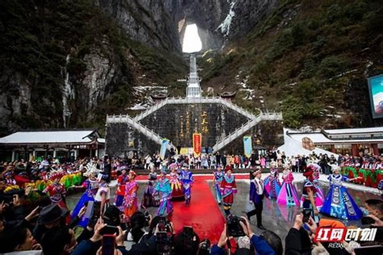 湖南张家界：长龙舞动闹新春多彩民俗醉游人？
