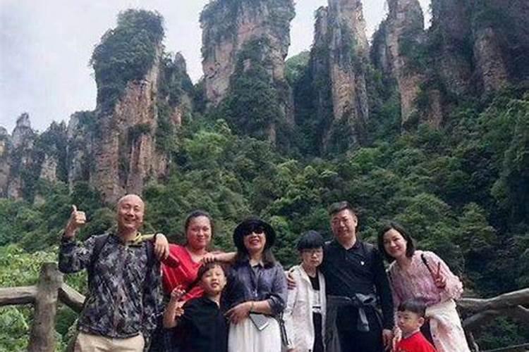 张家界5天旅游攻略，打卡景点和美食，换个地方看看人间烟火
