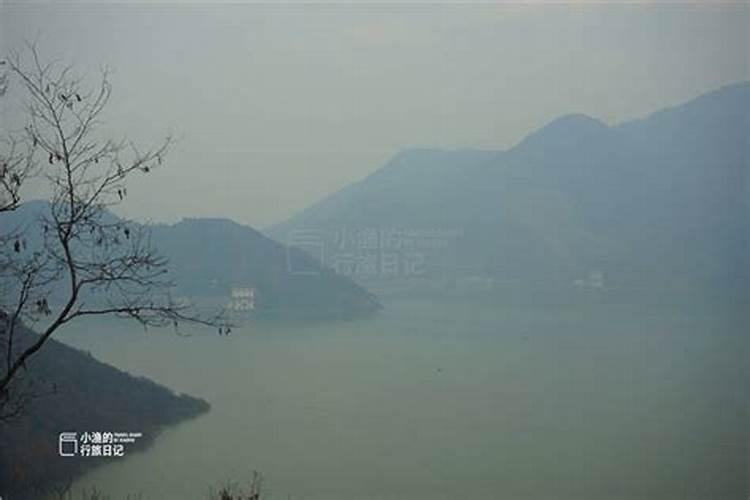 秦岭北麓“黑色”河流，供给西安80%饮用水，还藏绝美自驾风景