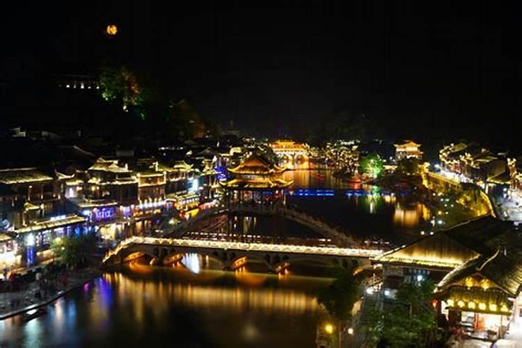 湖南旅游线路之二，桃花源芙蓉镇武陵源天门山凤凰古城仙境游