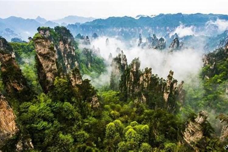 去张家界旅行游玩哪些景区好，和朋友一起去张家界游玩四天怎么玩？