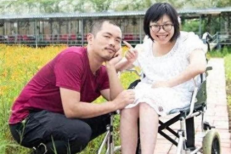 广西小伙揣200元，带绝症女友环游中国，网友：电影都不敢这么？